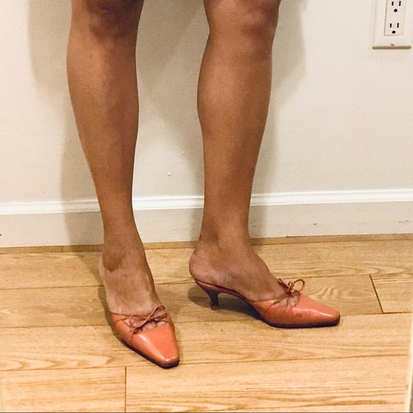 Aerosoles coral pink leather mules with front bow ornament. Size 6. EUC - Picture 12 of 12